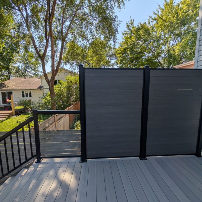 Ottawa Deck with Privacy Screen